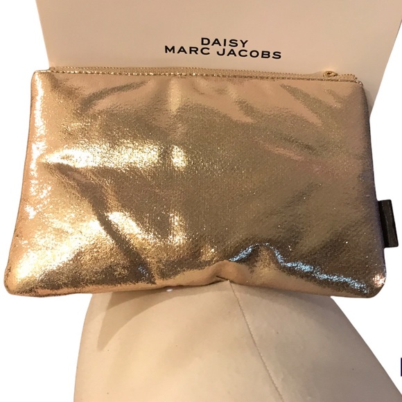 MARC JACOBS Daisy GOLD Lamé Cosmetic Pouch Accessories Case - Picture 2 of 5